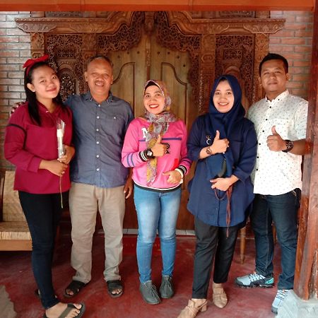 Rumah Ukhi Guest House Cebongan Eksteriør billede