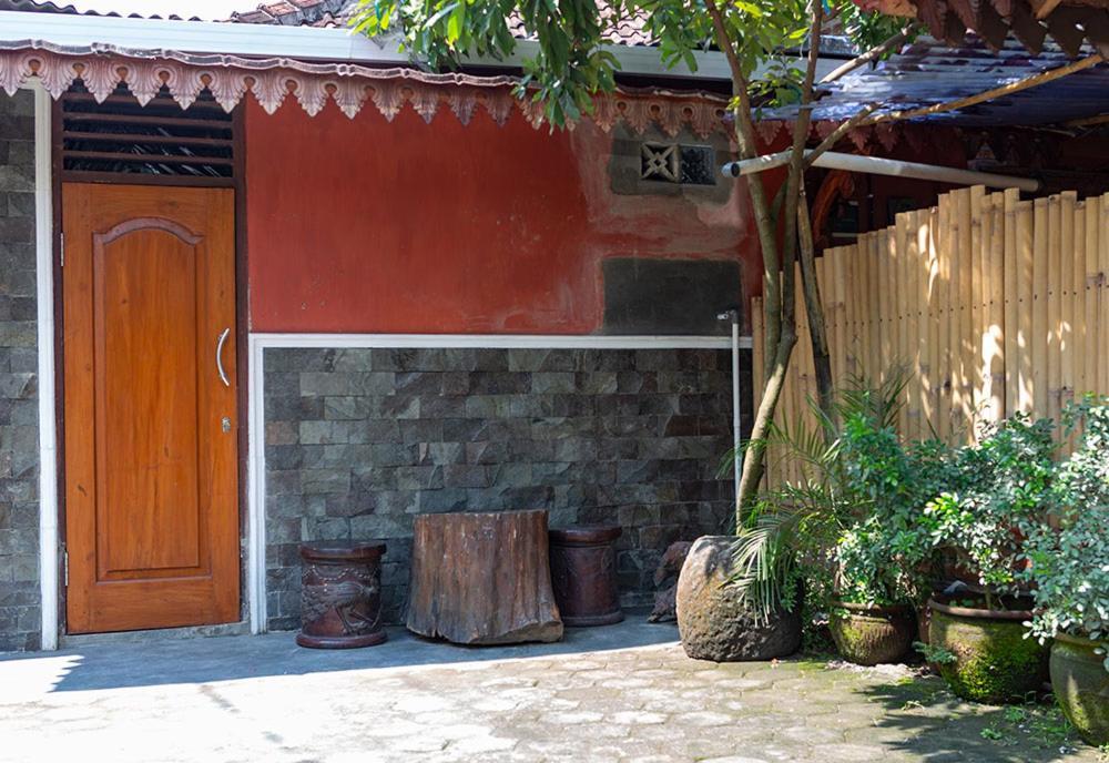 Rumah Ukhi Guest House Cebongan Eksteriør billede