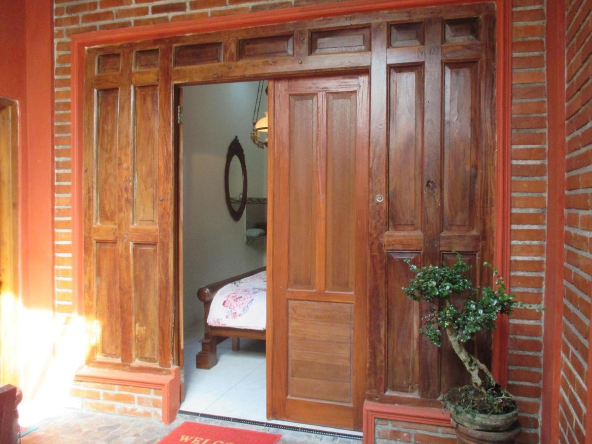 Rumah Ukhi Guest House Cebongan Eksteriør billede