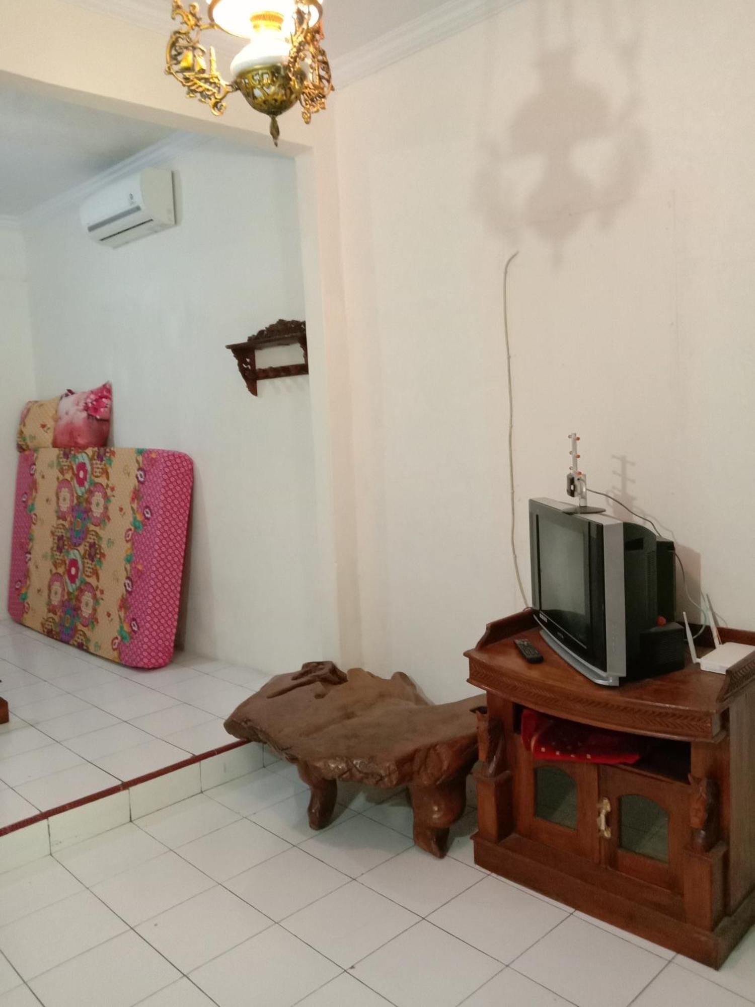 Rumah Ukhi Guest House Cebongan Eksteriør billede