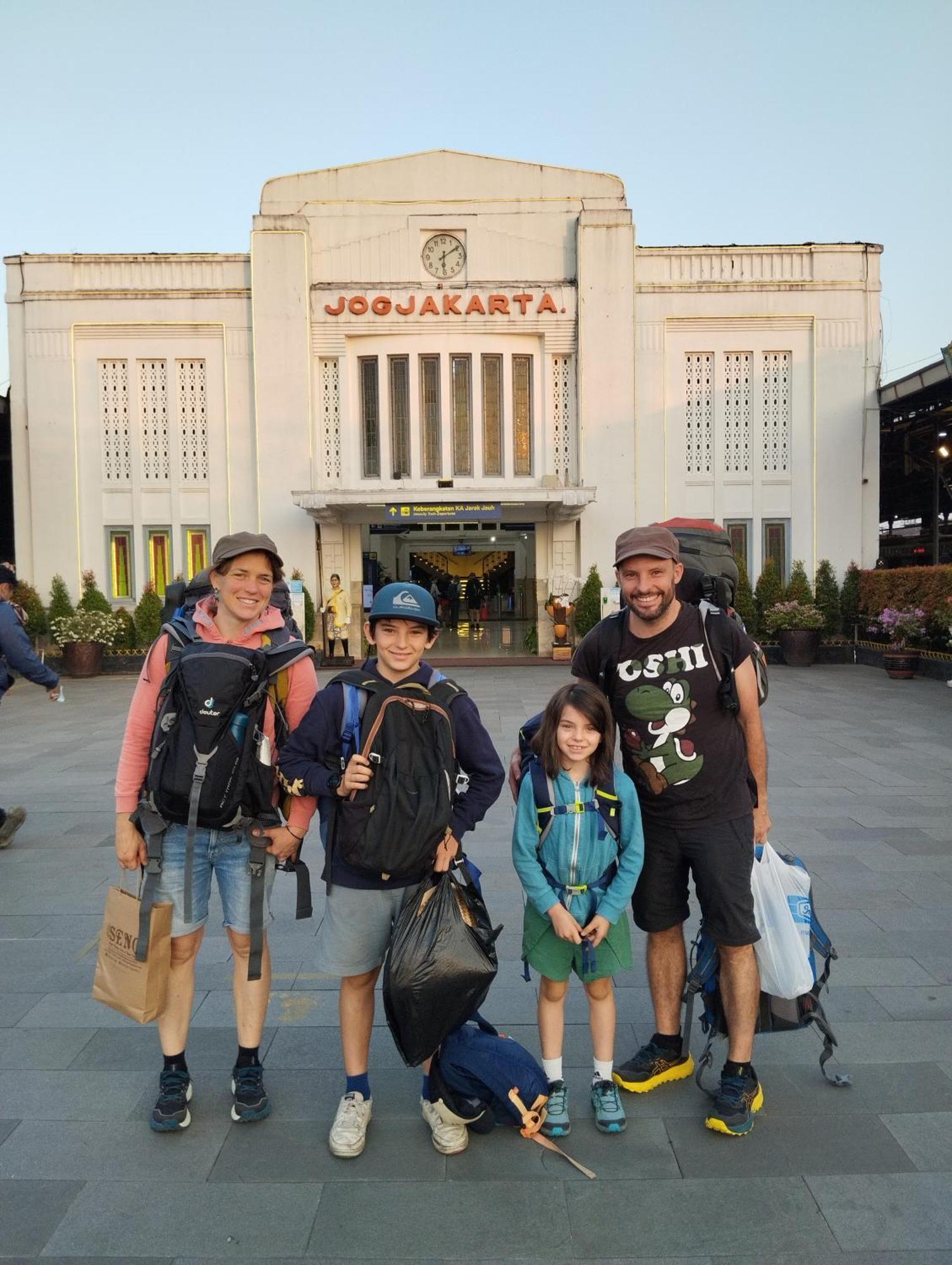 Rumah Ukhi Guest House Cebongan Eksteriør billede
