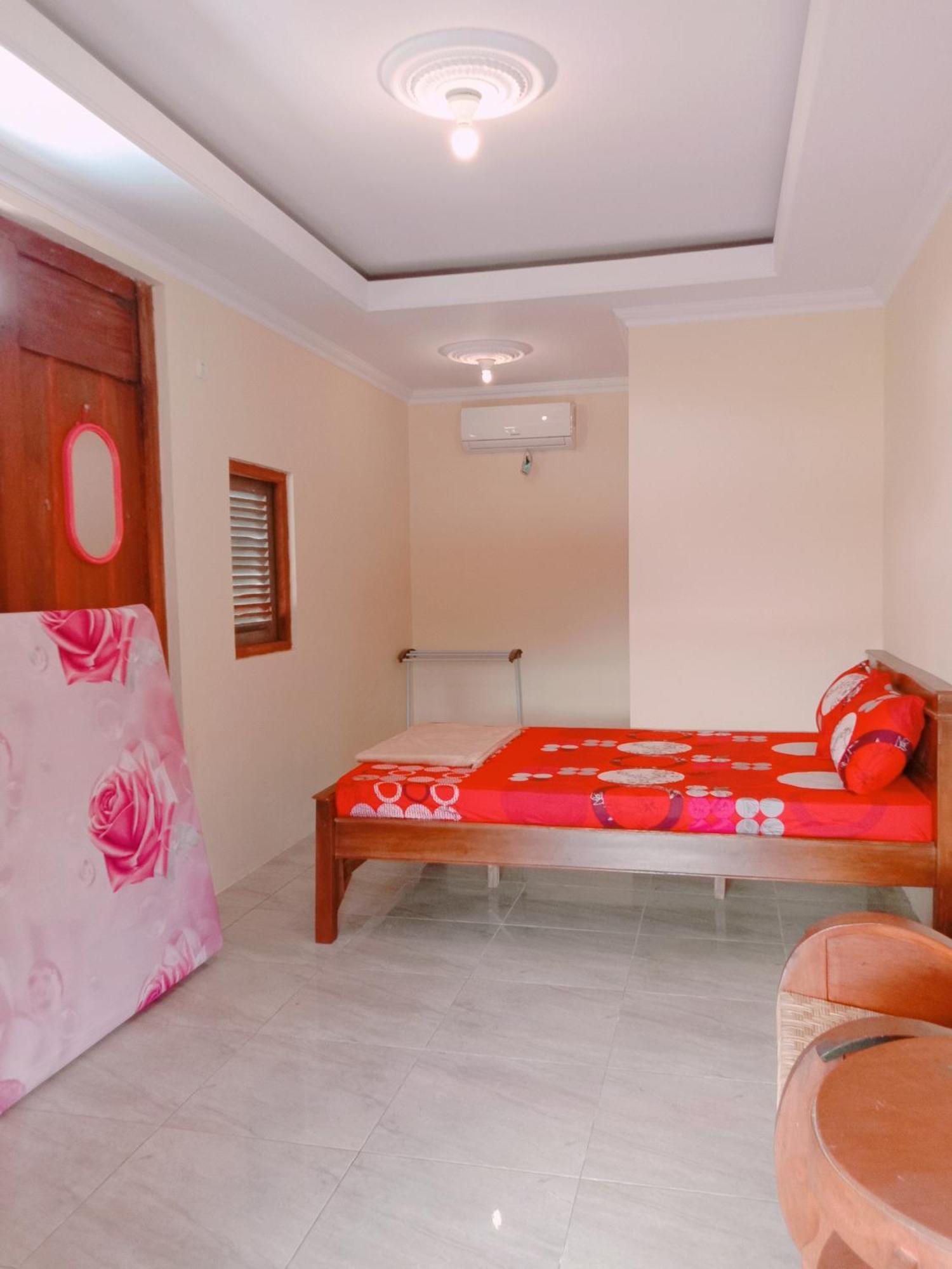 Rumah Ukhi Guest House Cebongan Eksteriør billede