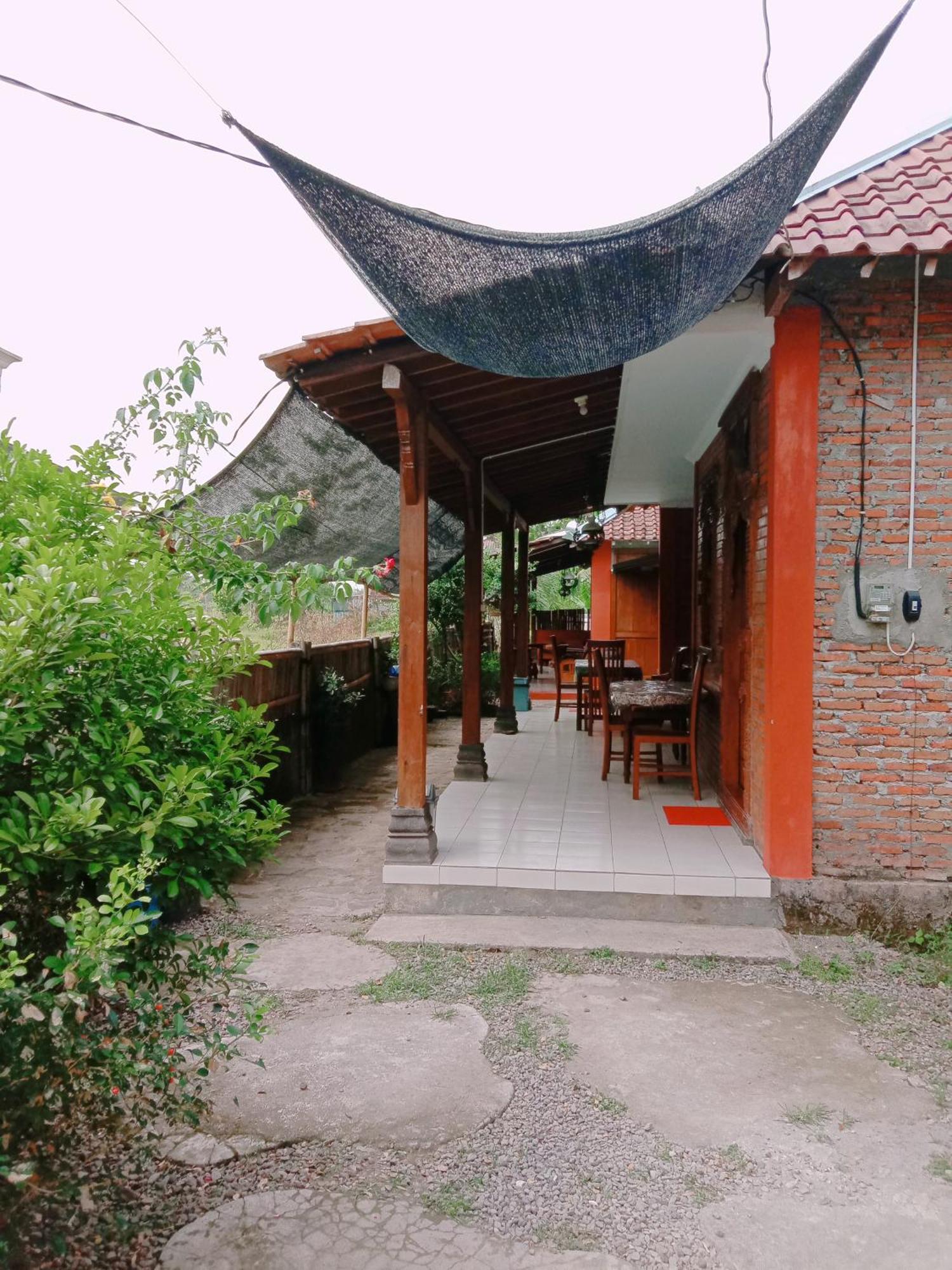 Rumah Ukhi Guest House Cebongan Eksteriør billede