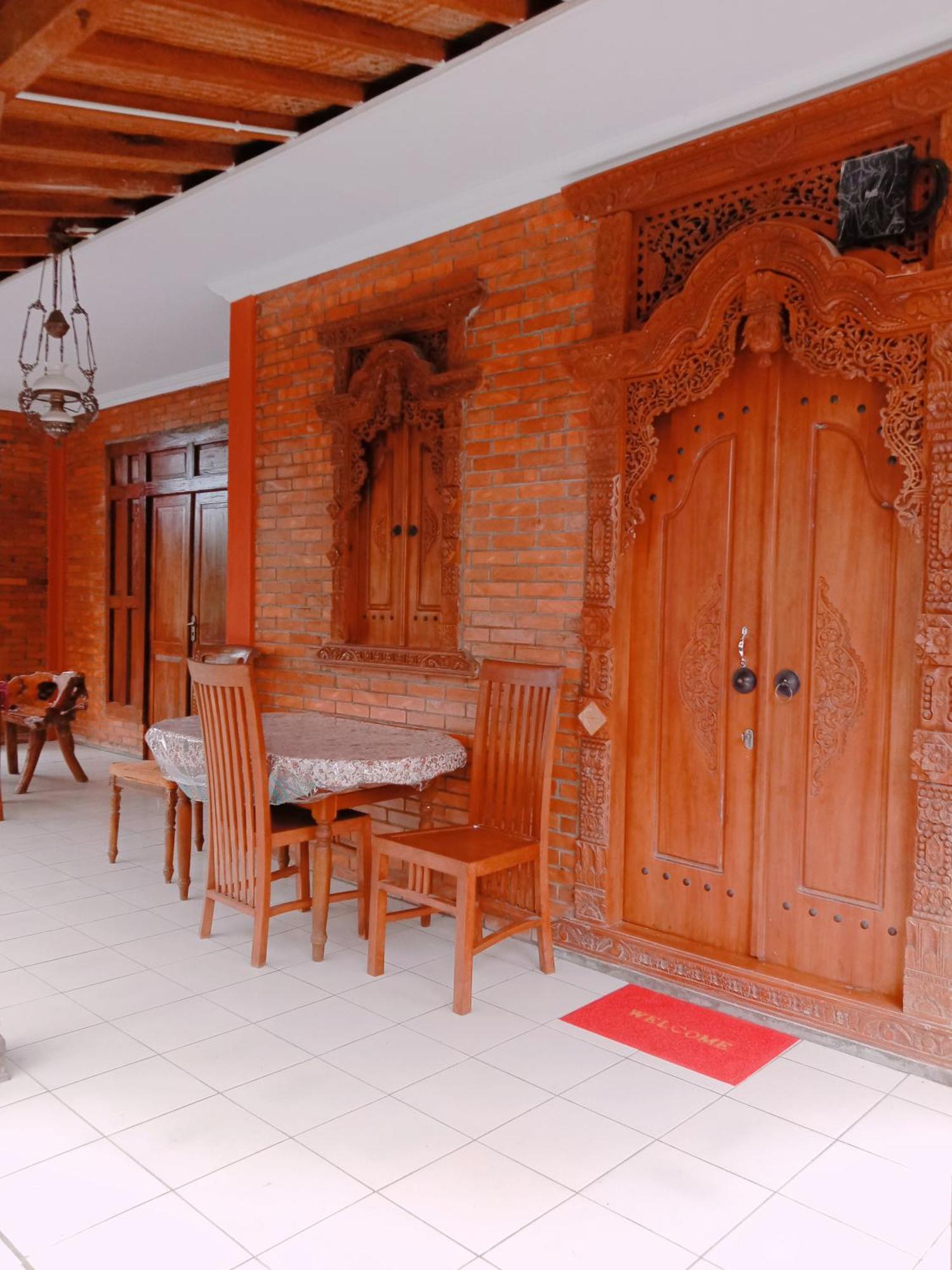 Rumah Ukhi Guest House Cebongan Eksteriør billede
