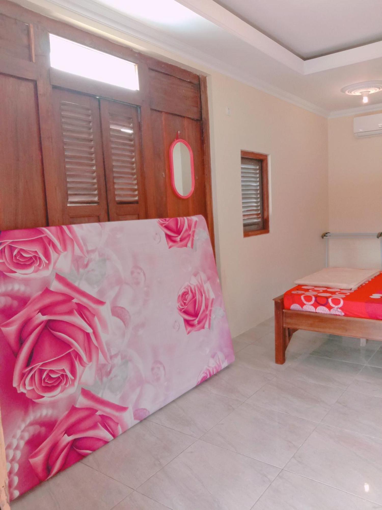 Rumah Ukhi Guest House Cebongan Eksteriør billede
