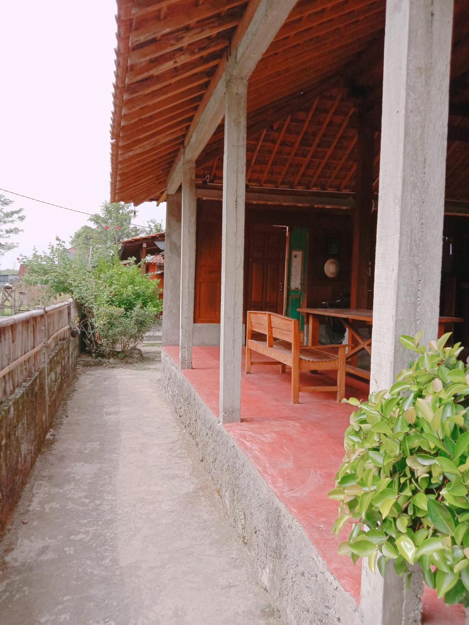 Rumah Ukhi Guest House Cebongan Eksteriør billede