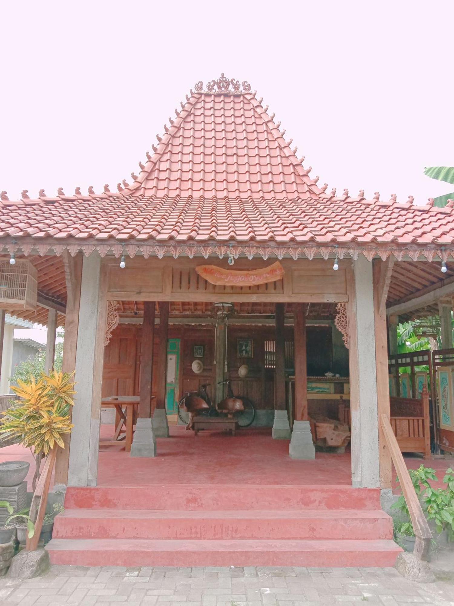 Rumah Ukhi Guest House Cebongan Eksteriør billede